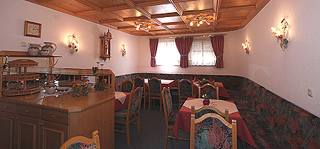 Frühstücksraum mit Buffett - Pension Apart Garni Royal in Kappl Paznaun